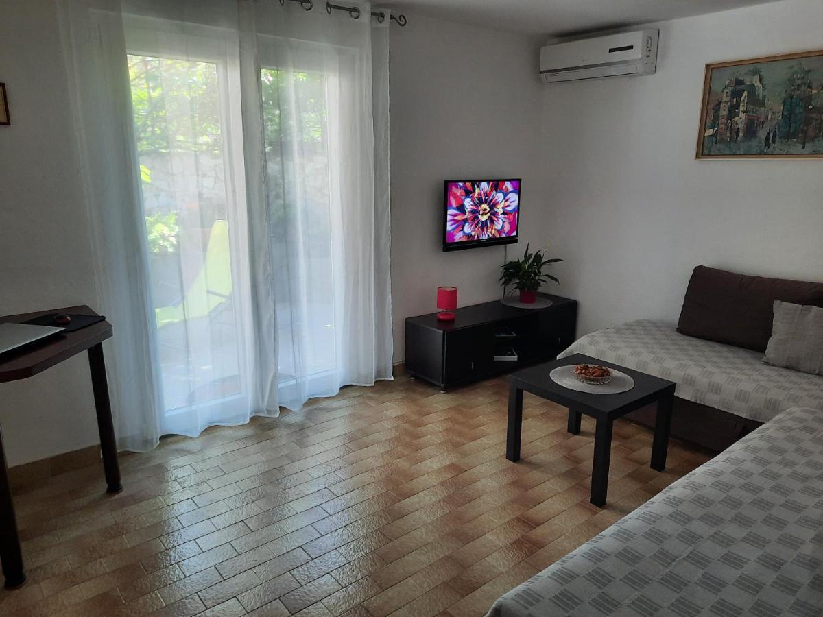 Apartment Ema โตรกีร์ ภายนอก รูปภาพ