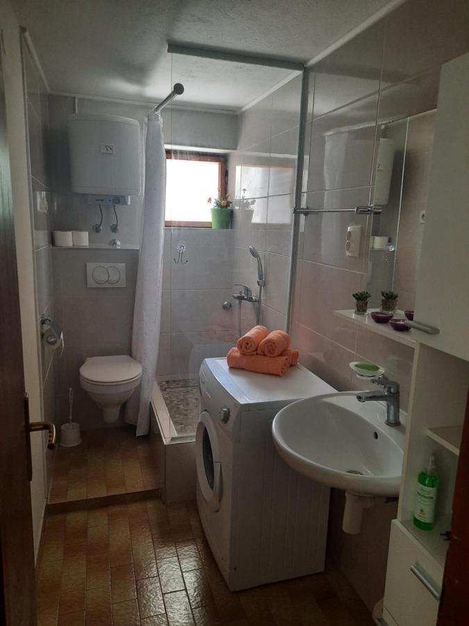 Apartment Ema โตรกีร์ ภายนอก รูปภาพ