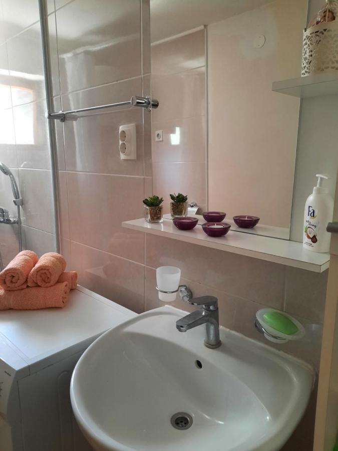 Apartment Ema โตรกีร์ ภายนอก รูปภาพ