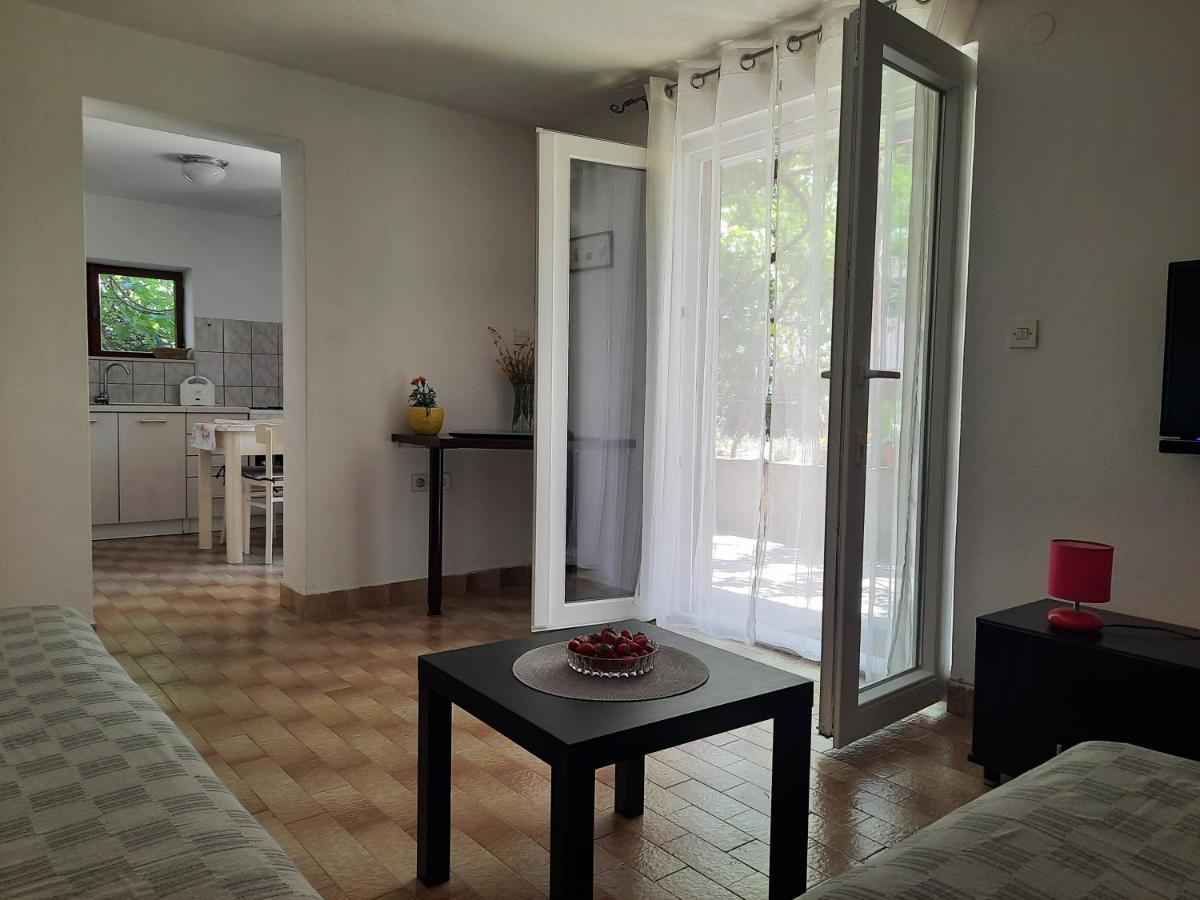 Apartment Ema โตรกีร์ ภายนอก รูปภาพ